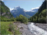 Fig. 1 -  Érosion de berge sur le haut Giffre (Haute-Savoie - France).