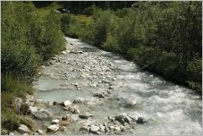 Fig. 3 - Présence de blocs en rivière de montagne. Fig. 3 - Présence de blocs en rivière de montagne.
