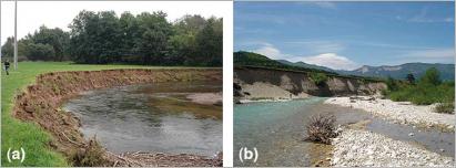 Fig. 8 - Les sapements de berges participent à la recharge sédimentaire des rivières : (a) recul d’une berge sableuse sur la Bruche, en Alsace, par remobilisation de la plaine alluviale ; (b) recharge sédimentaire par sapement d’une berge caillouteuse sur le Bès, dans la Drôme, par remobilisation d’une terrasse Holocène.