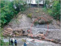 Fig. 9 - Mise en place d’un caisson végétalisé pour maintenir la poche d’argile.